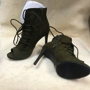 Green suede look shoe bootie